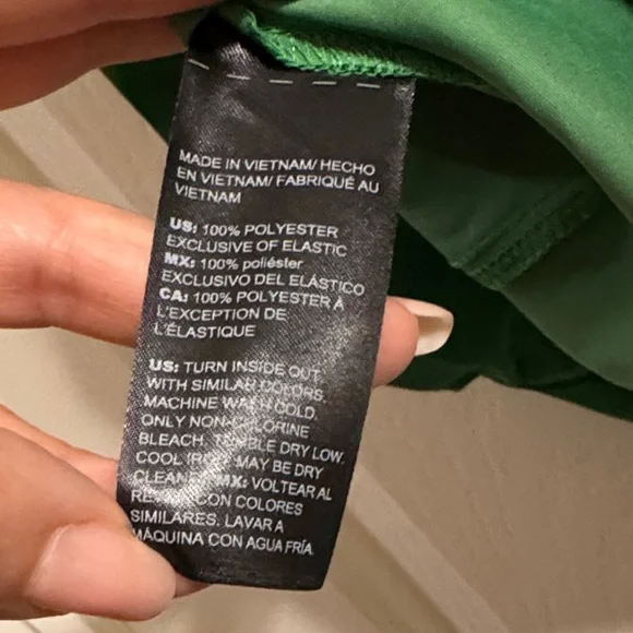 White House Black Market Vibrant Green Blouse - Picture 5 of 7